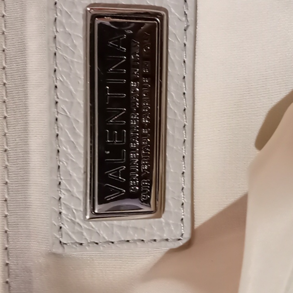 Handbags - Picture 4 of 6